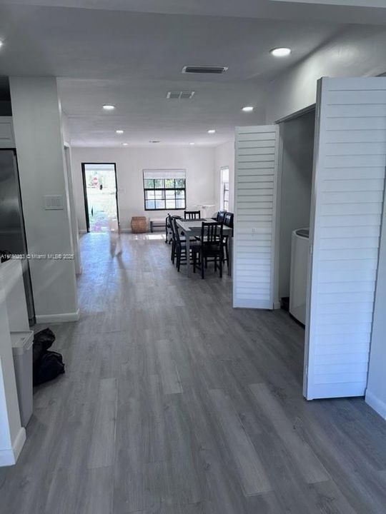 Recently Sold: $839,000 (3 beds, 1 baths, 1956 Square Feet)