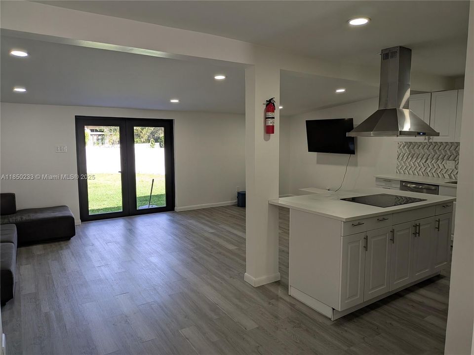 Recently Sold: $839,000 (3 beds, 1 baths, 1956 Square Feet)