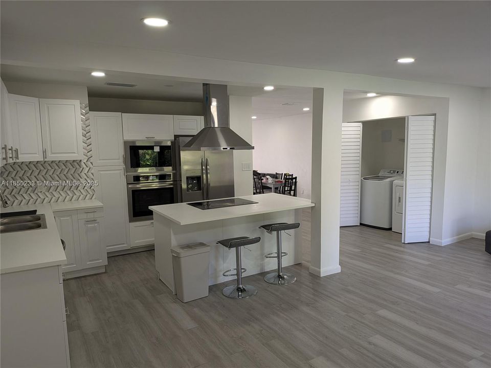 Recently Sold: $839,000 (3 beds, 1 baths, 1956 Square Feet)