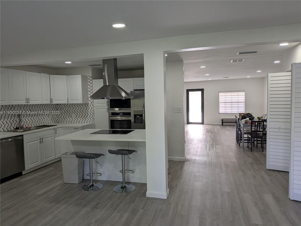 Recently Sold: $839,000 (3 beds, 1 baths, 1956 Square Feet)