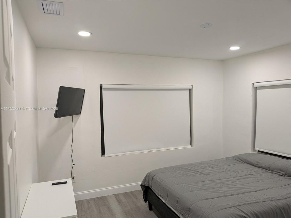 Recently Sold: $839,000 (3 beds, 1 baths, 1956 Square Feet)