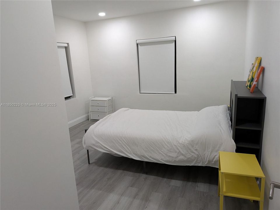 Recently Sold: $839,000 (3 beds, 1 baths, 1956 Square Feet)