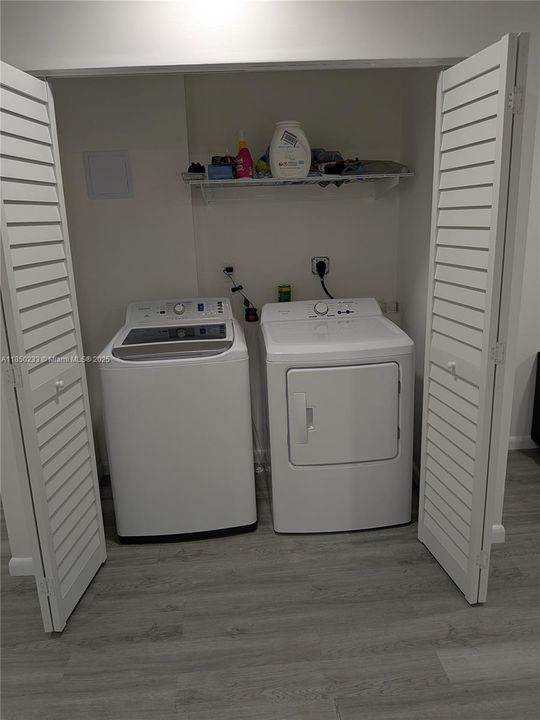 Recently Sold: $839,000 (3 beds, 1 baths, 1956 Square Feet)