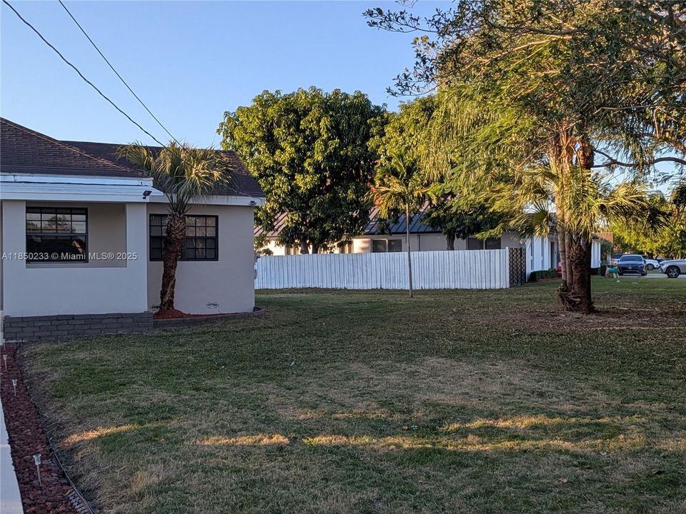 Recently Sold: $839,000 (3 beds, 1 baths, 1956 Square Feet)