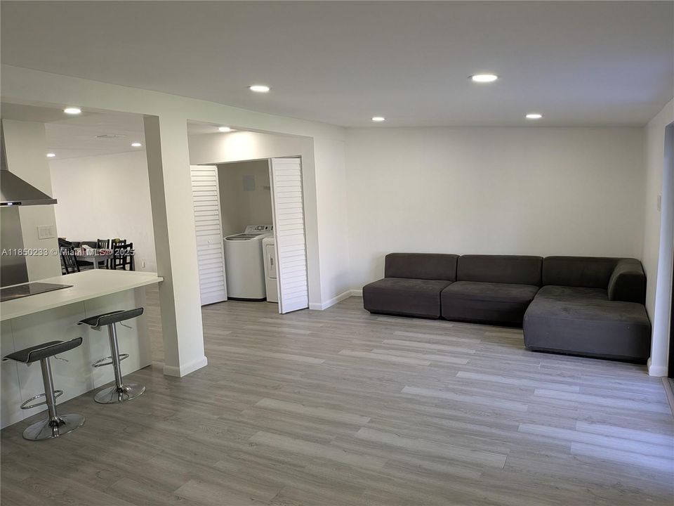 Recently Sold: $839,000 (3 beds, 1 baths, 1956 Square Feet)