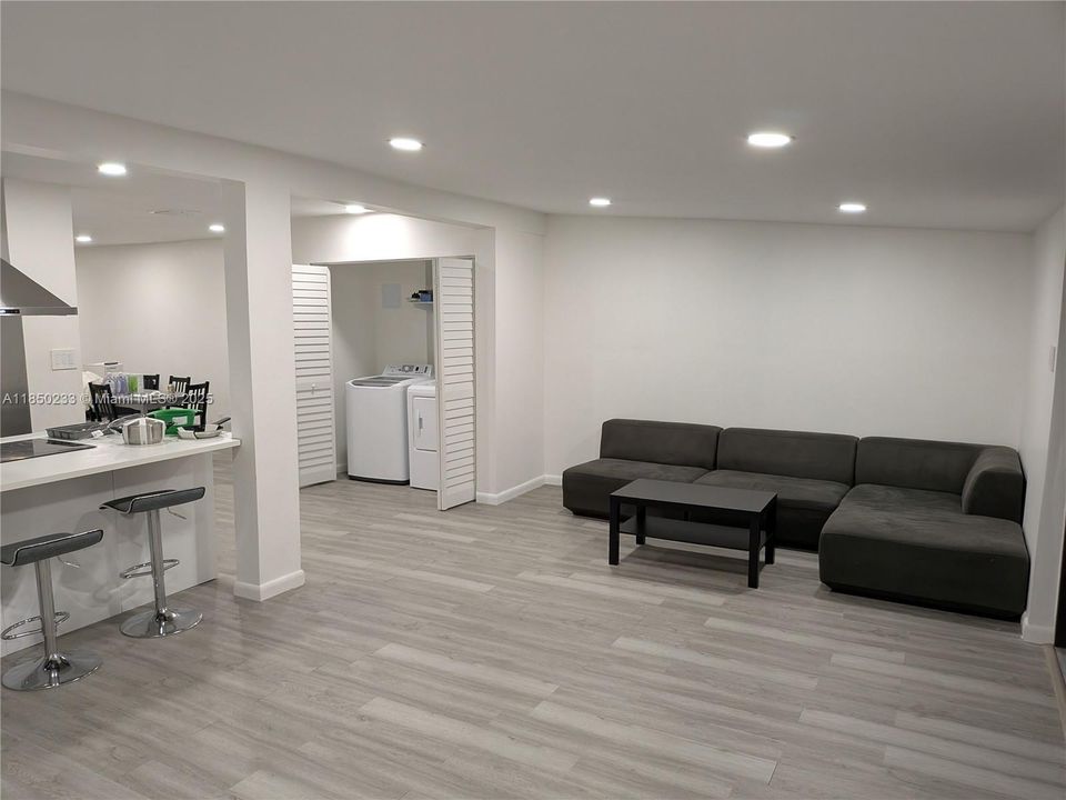 Recently Sold: $839,000 (3 beds, 1 baths, 1956 Square Feet)