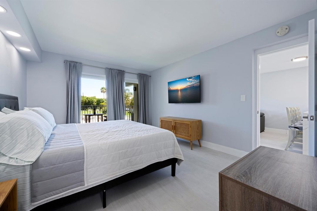 1445 SE 15th Ct Apt 203-print-019-013-DS