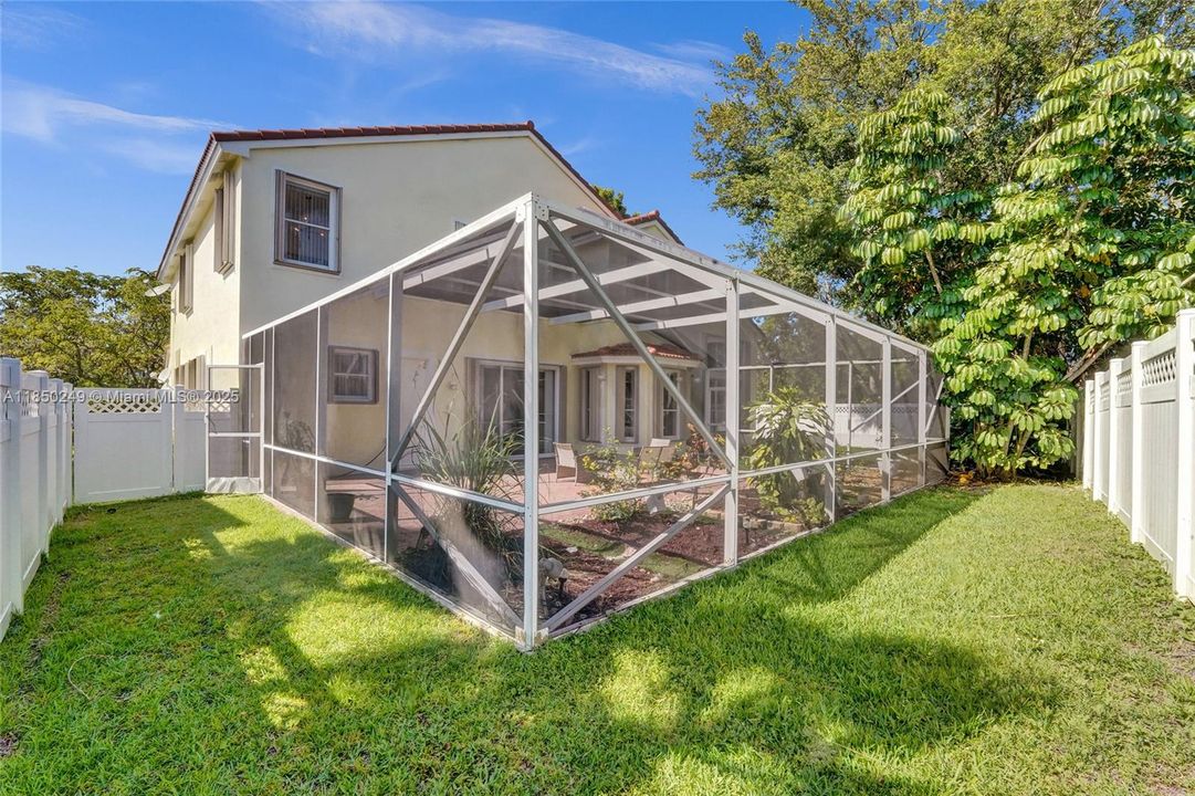 Activo con contrato: $5,000 (6 camas, 3 baños, 3082 Pies cuadrados)