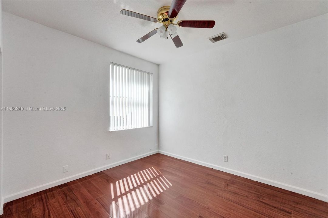 Activo con contrato: $5,000 (6 camas, 3 baños, 3082 Pies cuadrados)