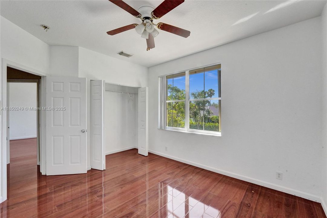 Activo con contrato: $5,000 (6 camas, 3 baños, 3082 Pies cuadrados)