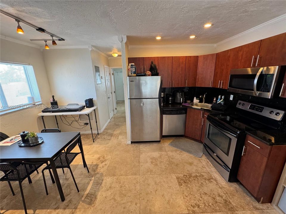 最近售出: $165,000 (1 贝兹, 1 浴室, 511 平方英尺)