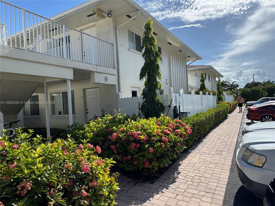 最近售出: $165,000 (1 贝兹, 1 浴室, 511 平方英尺)