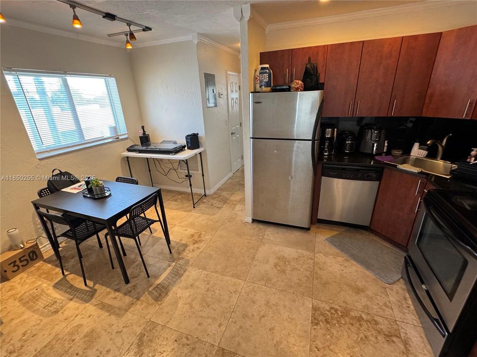 最近售出: $165,000 (1 贝兹, 1 浴室, 511 平方英尺)