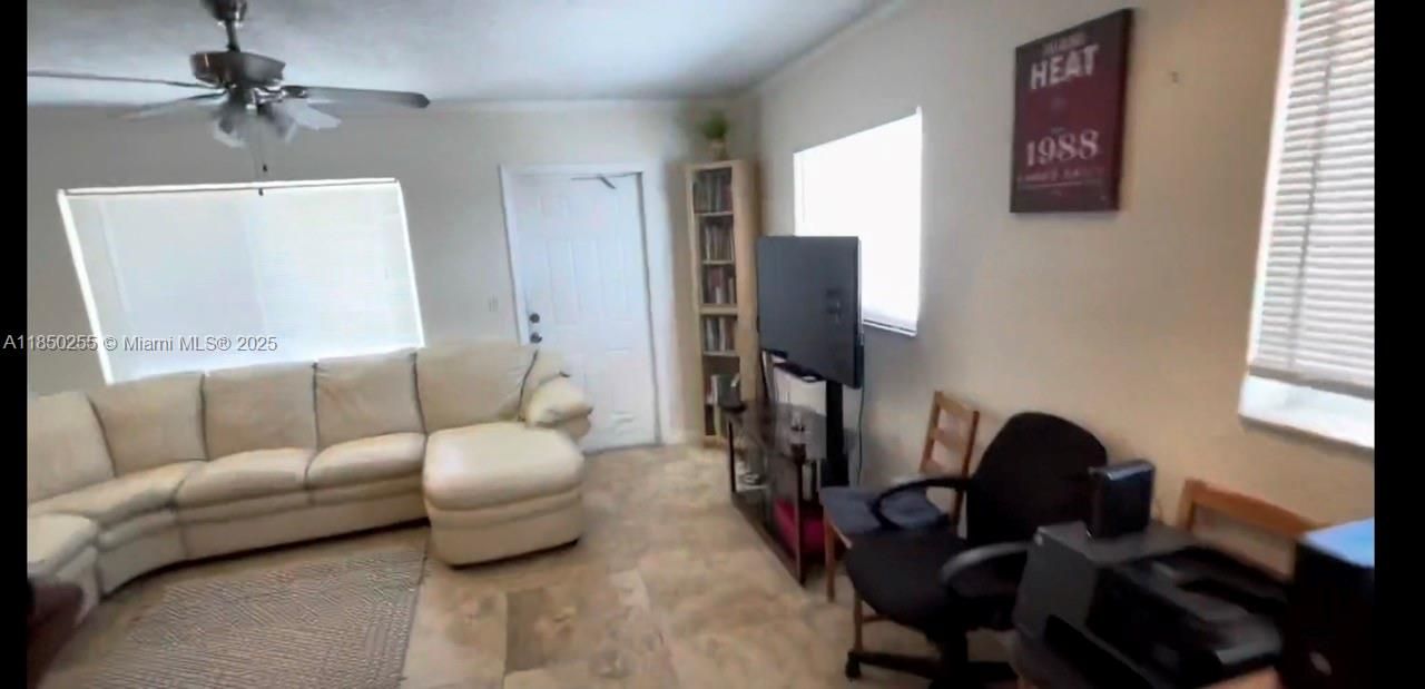 最近售出: $165,000 (1 贝兹, 1 浴室, 511 平方英尺)