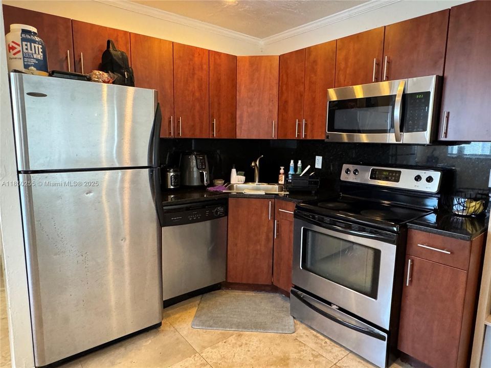 最近售出: $165,000 (1 贝兹, 1 浴室, 511 平方英尺)