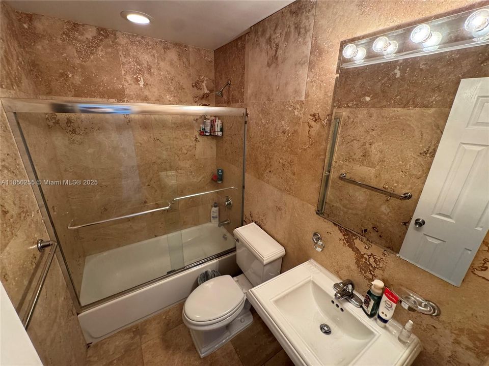 最近售出: $165,000 (1 贝兹, 1 浴室, 511 平方英尺)