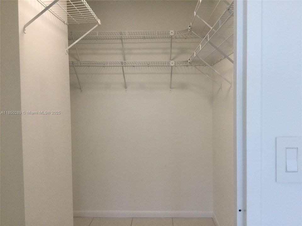 For Sale: $269,000 (1 beds, 1 baths, 1140 Square Feet)