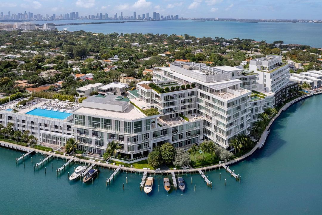 Activo con contrato: $29,500 (3 camas, 3 baños, 3310 Pies cuadrados)