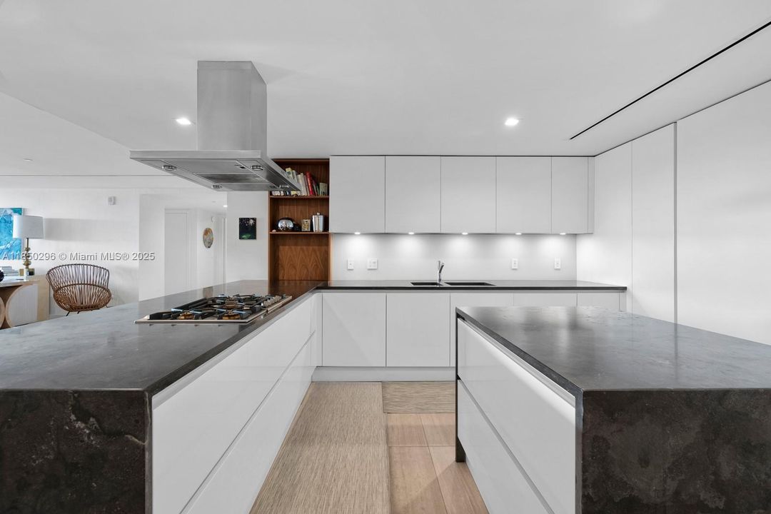 Activo con contrato: $29,500 (3 camas, 3 baños, 3310 Pies cuadrados)