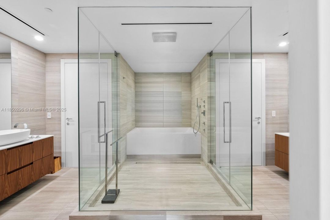 Activo con contrato: $29,500 (3 camas, 3 baños, 3310 Pies cuadrados)