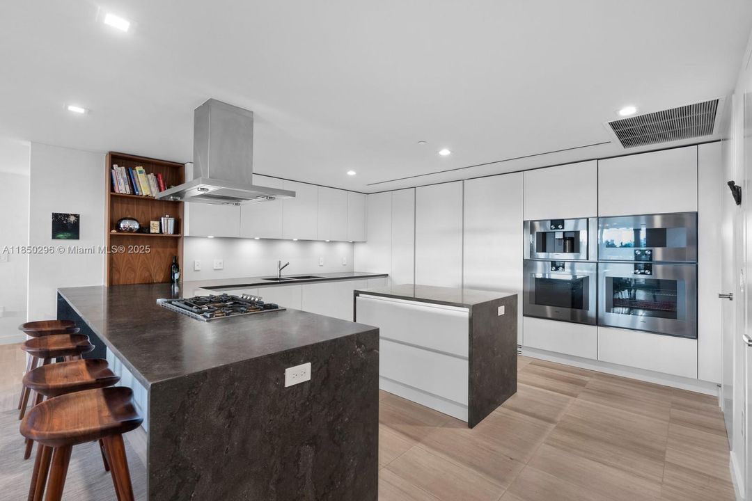 Activo con contrato: $29,500 (3 camas, 3 baños, 3310 Pies cuadrados)