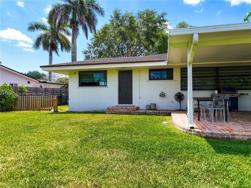 Недавно продано: $675,000 (3 спален, 2 ванн, 1831 Квадратных фут)