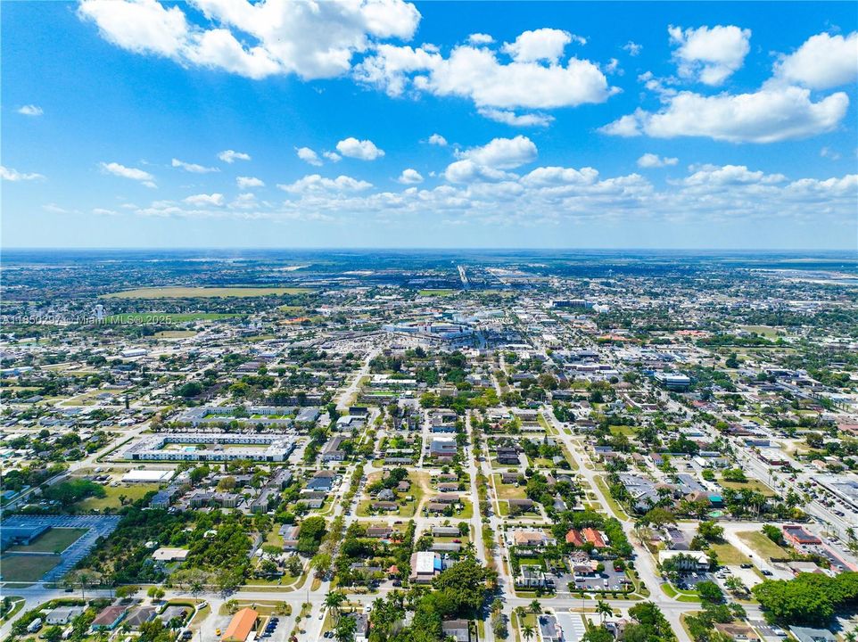 Недавно продано: $675,000 (3 спален, 2 ванн, 1831 Квадратных фут)