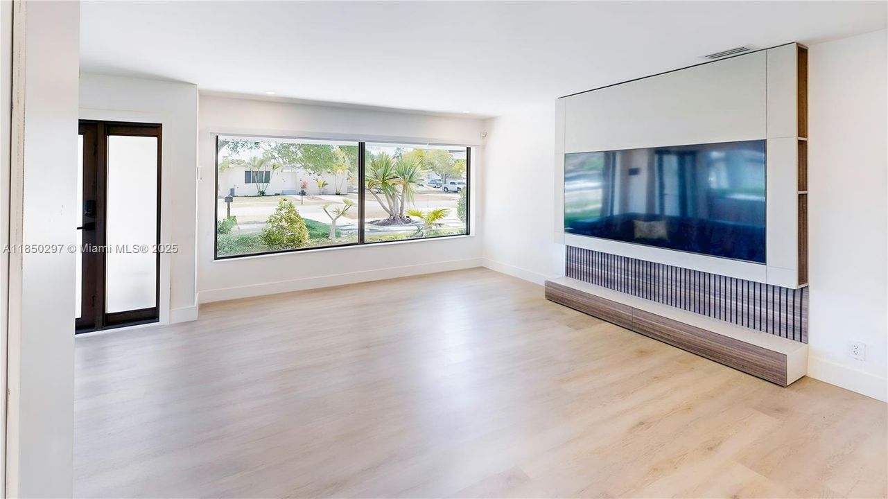 Недавно продано: $675,000 (3 спален, 2 ванн, 1831 Квадратных фут)