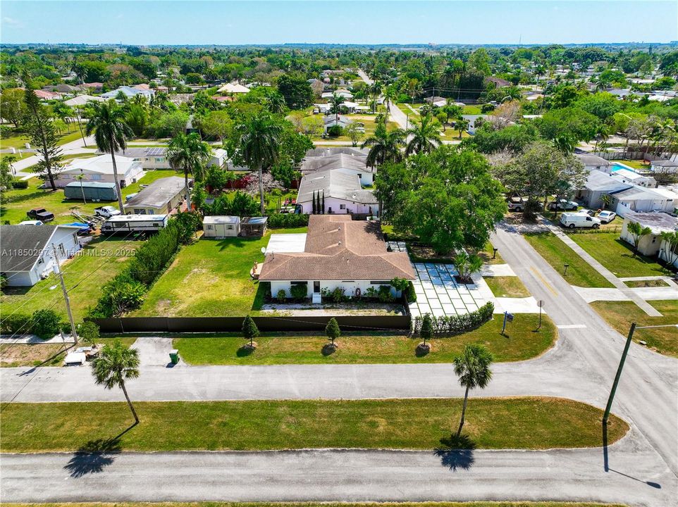 Недавно продано: $675,000 (3 спален, 2 ванн, 1831 Квадратных фут)