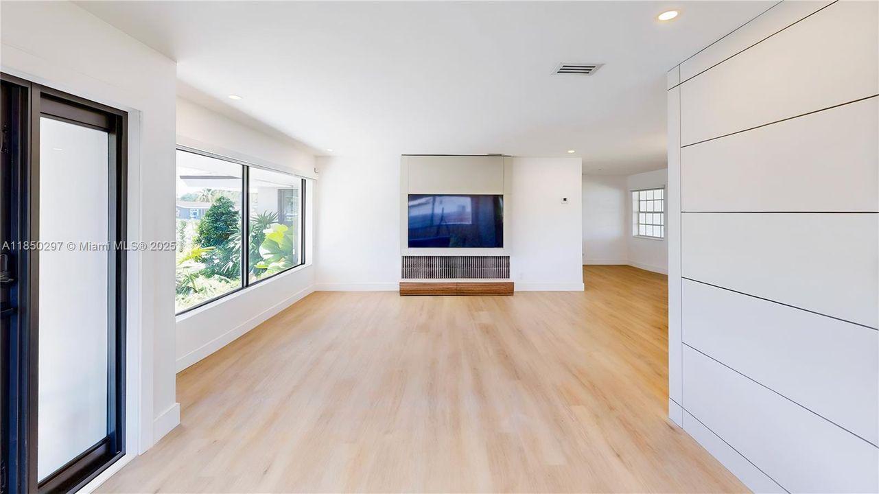 Недавно продано: $675,000 (3 спален, 2 ванн, 1831 Квадратных фут)