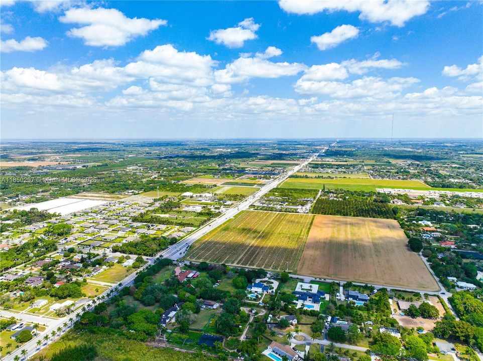 Недавно продано: $675,000 (3 спален, 2 ванн, 1831 Квадратных фут)