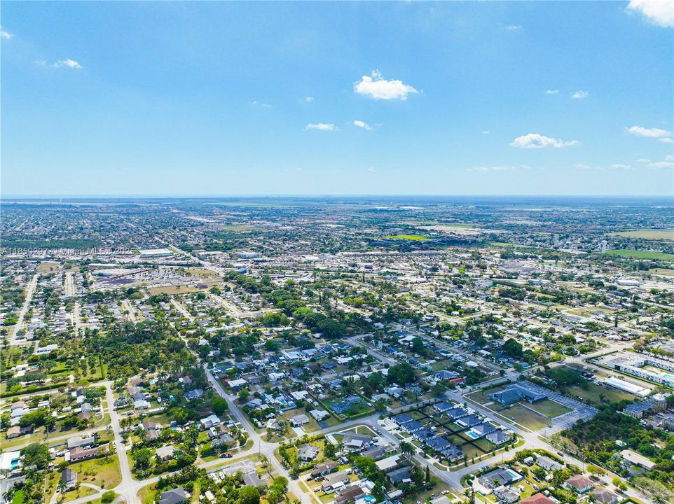 Недавно продано: $675,000 (3 спален, 2 ванн, 1831 Квадратных фут)