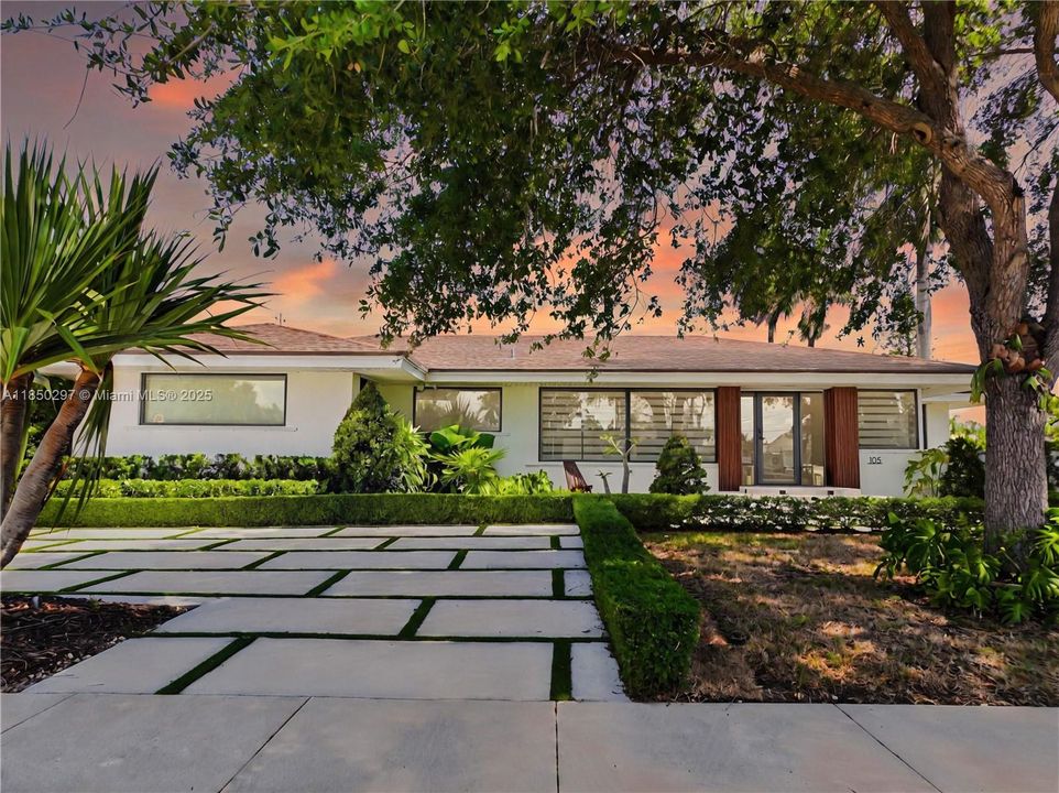 Недавно продано: $675,000 (3 спален, 2 ванн, 1831 Квадратных фут)