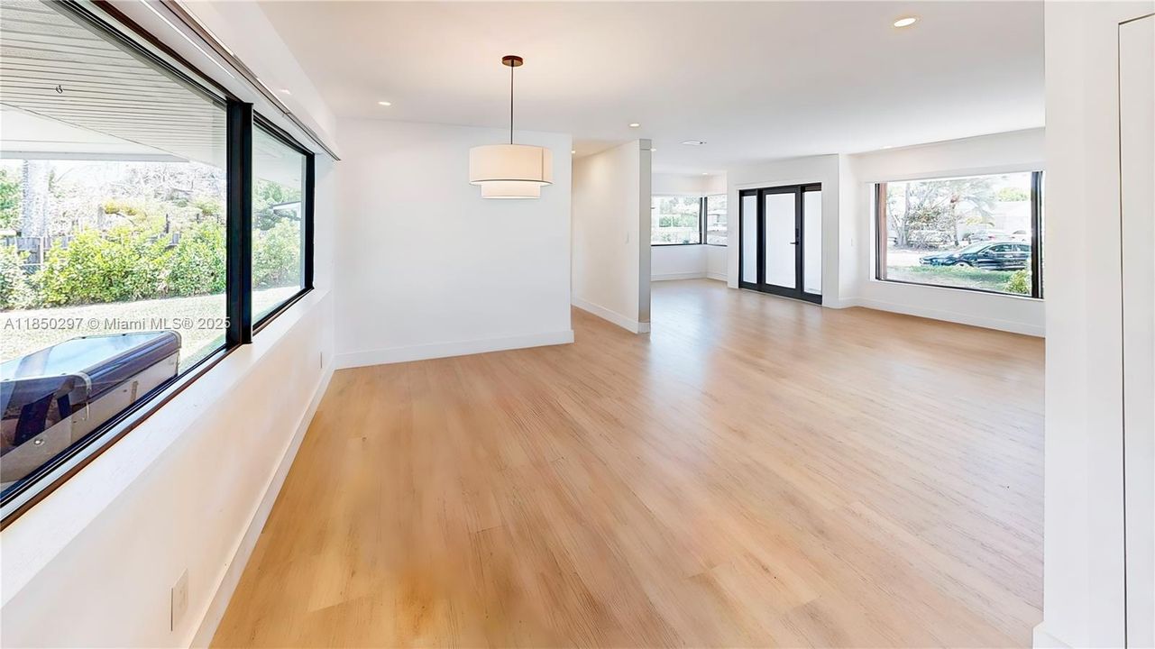 Недавно продано: $675,000 (3 спален, 2 ванн, 1831 Квадратных фут)