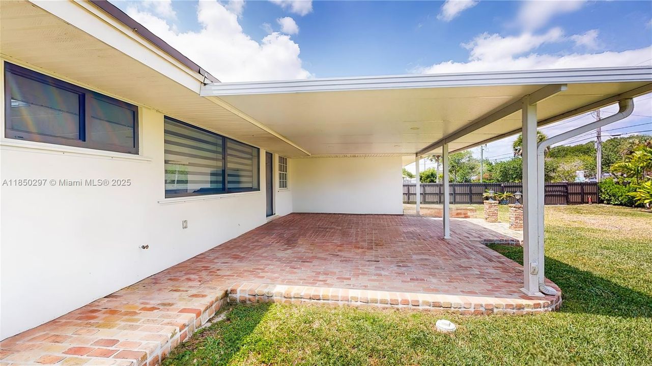 Недавно продано: $675,000 (3 спален, 2 ванн, 1831 Квадратных фут)