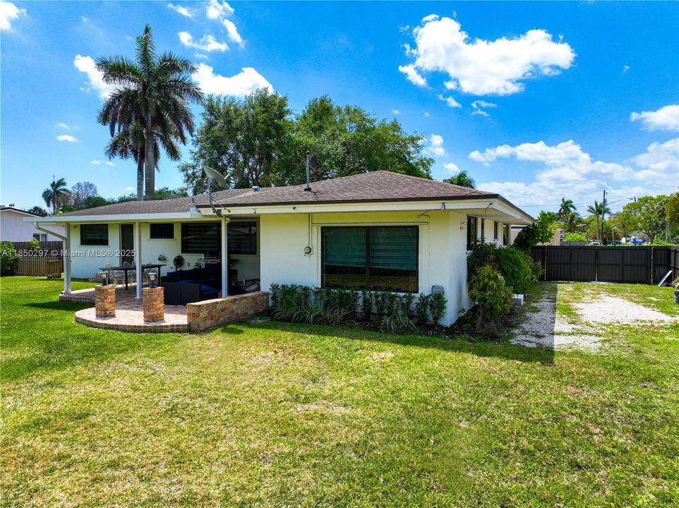 Недавно продано: $675,000 (3 спален, 2 ванн, 1831 Квадратных фут)