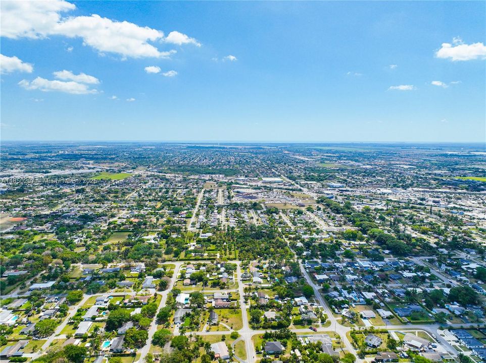 Недавно продано: $675,000 (3 спален, 2 ванн, 1831 Квадратных фут)