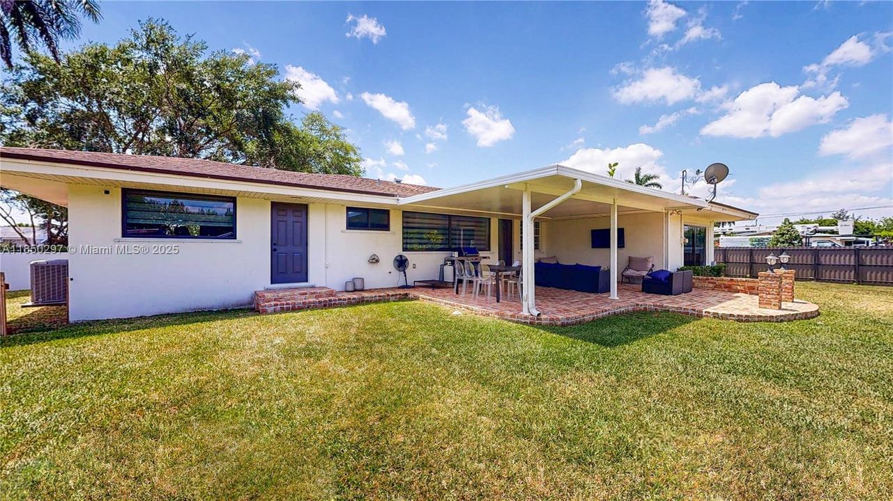 Недавно продано: $675,000 (3 спален, 2 ванн, 1831 Квадратных фут)