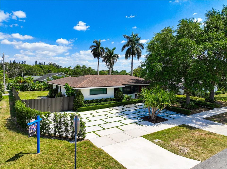 Недавно продано: $675,000 (3 спален, 2 ванн, 1831 Квадратных фут)