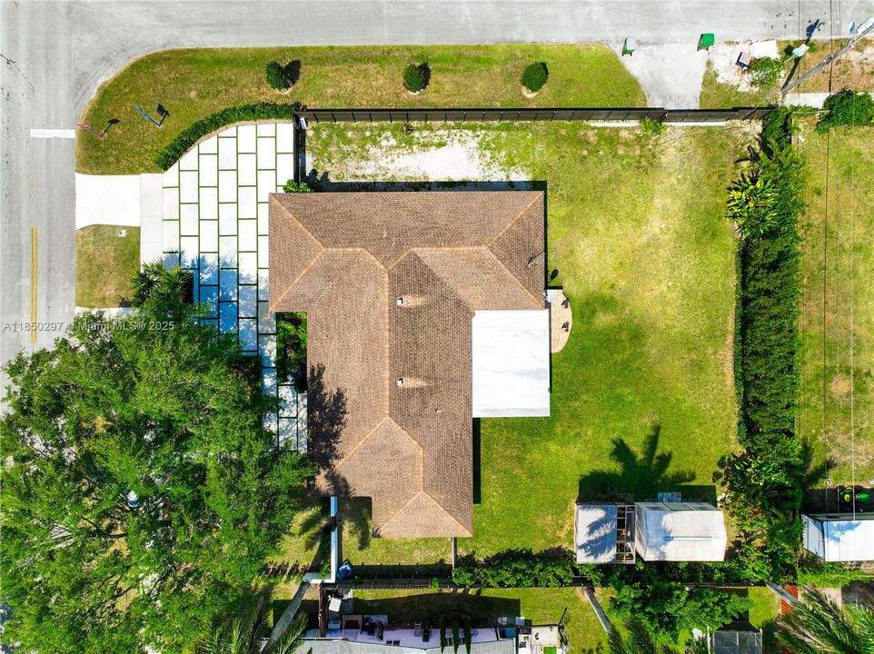 Недавно продано: $675,000 (3 спален, 2 ванн, 1831 Квадратных фут)