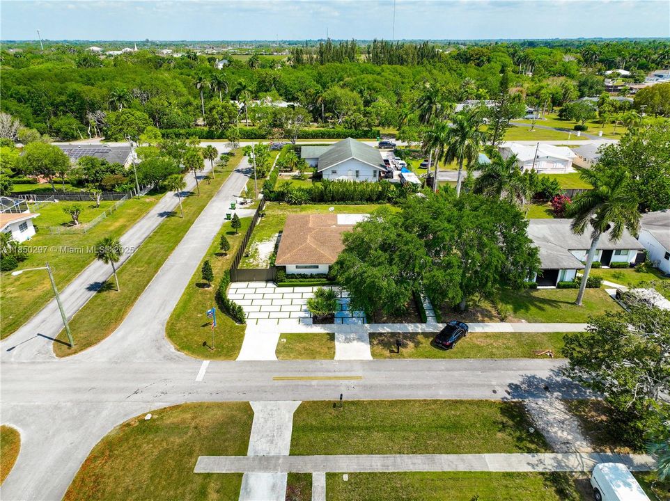 Недавно продано: $675,000 (3 спален, 2 ванн, 1831 Квадратных фут)