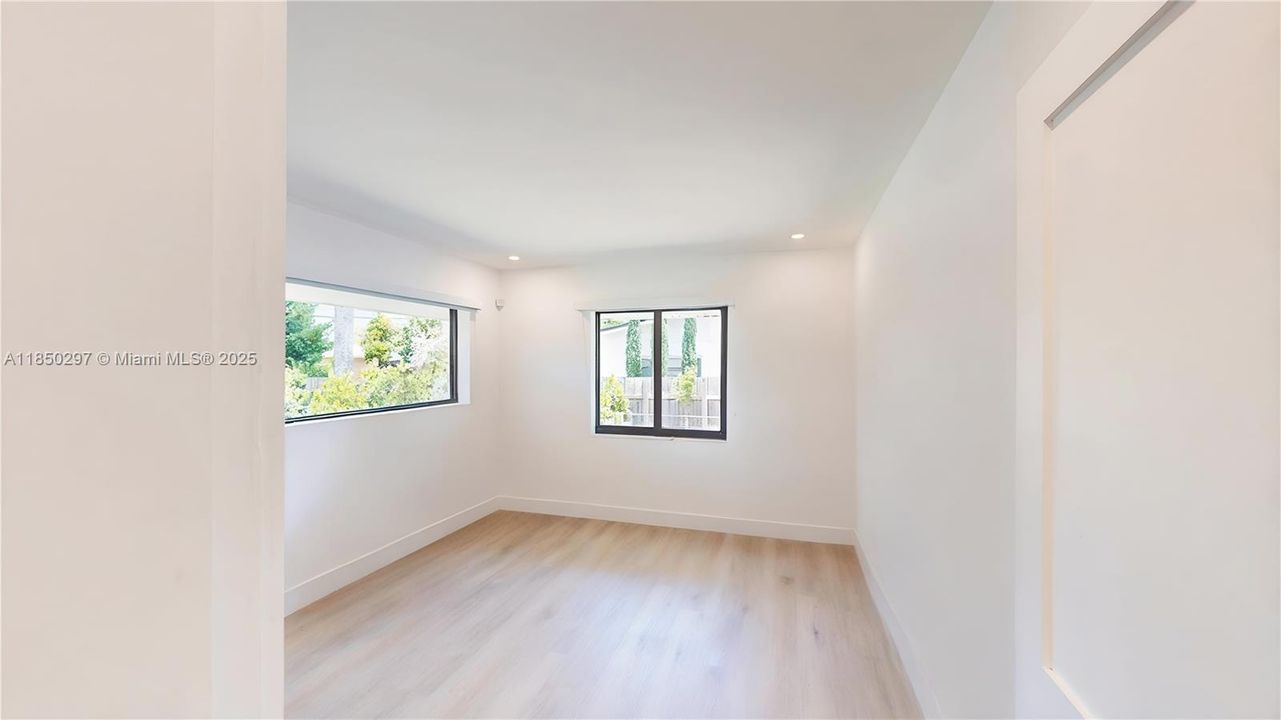 Недавно продано: $675,000 (3 спален, 2 ванн, 1831 Квадратных фут)