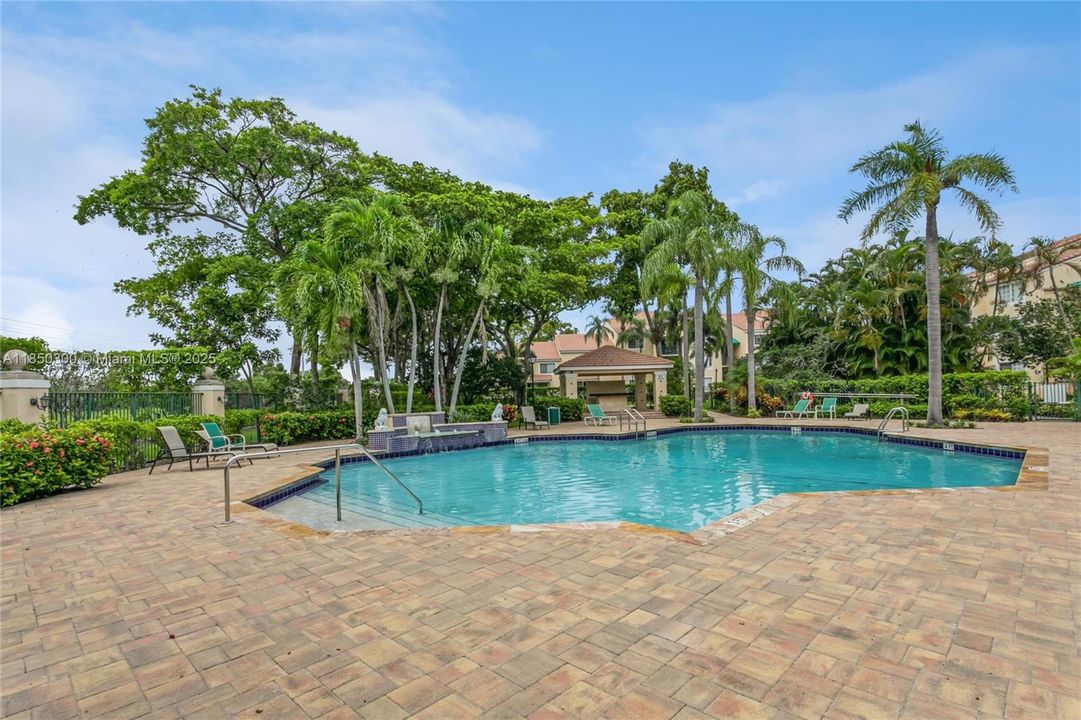 На продажу: $215,000 (2 спален, 2 ванн, 1076 Квадратных фут)