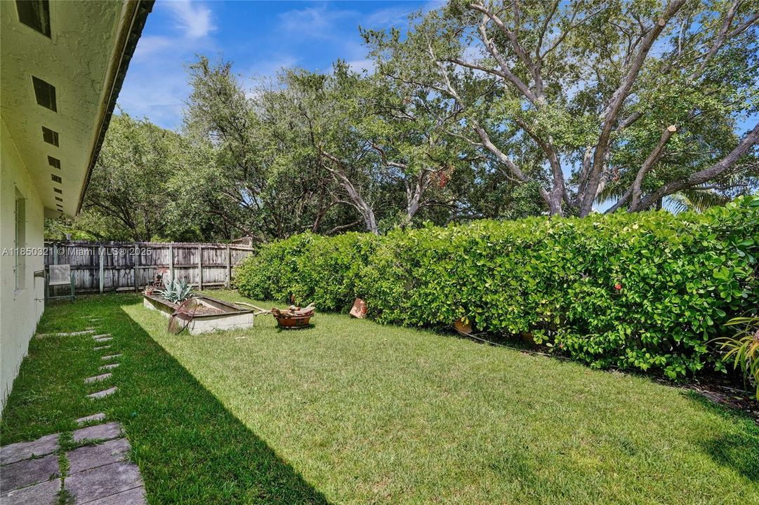 Недавно продано: $549,900 (3 спален, 2 ванн, 1562 Квадратных фут)