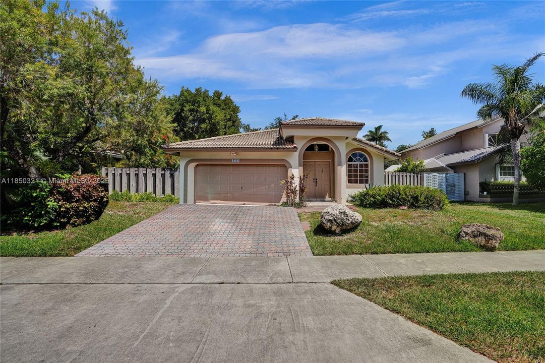 Недавно продано: $549,900 (3 спален, 2 ванн, 1562 Квадратных фут)