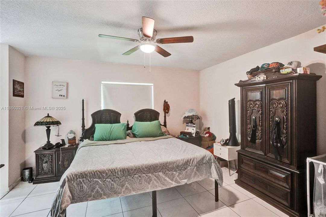 Недавно продано: $549,900 (3 спален, 2 ванн, 1562 Квадратных фут)