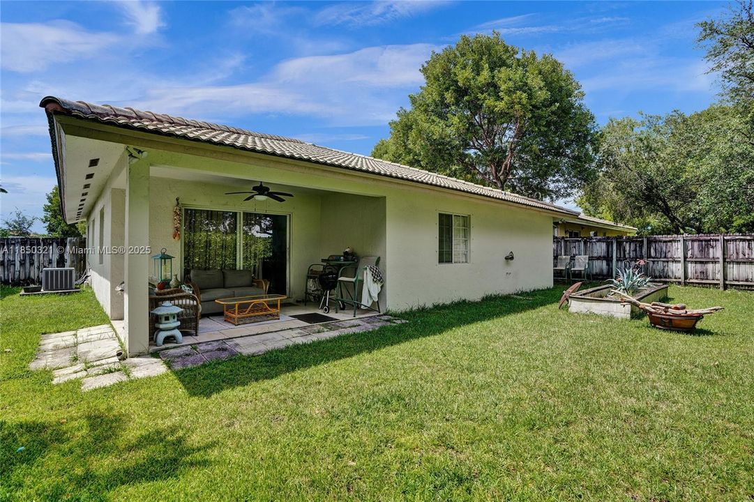 Недавно продано: $549,900 (3 спален, 2 ванн, 1562 Квадратных фут)