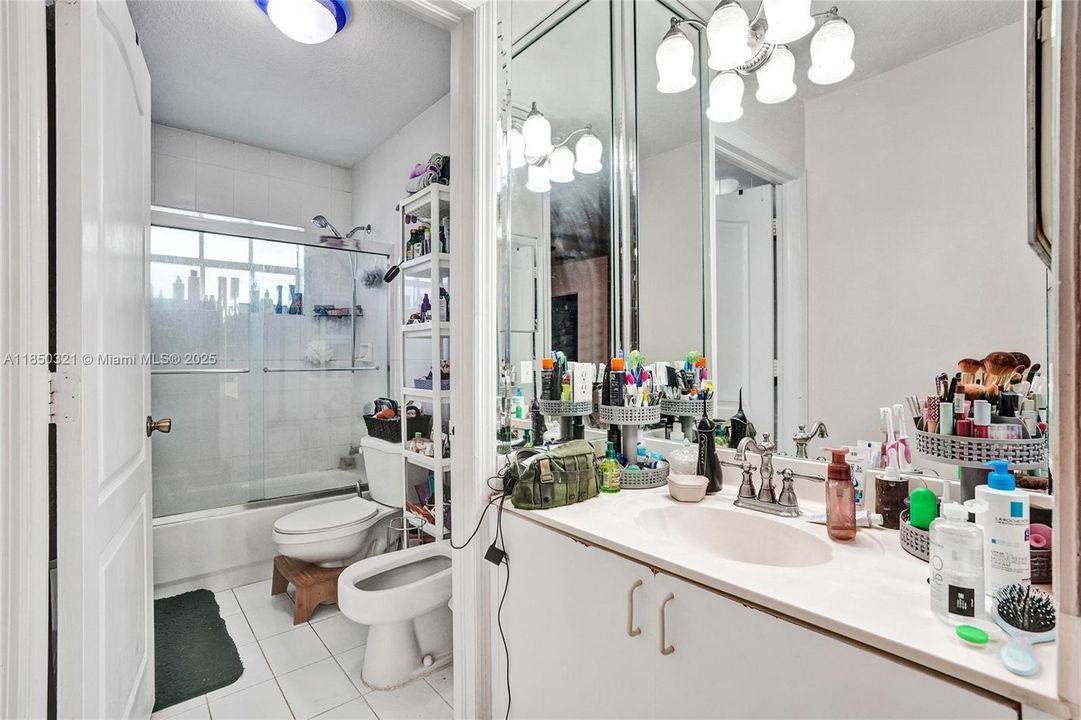 Недавно продано: $549,900 (3 спален, 2 ванн, 1562 Квадратных фут)