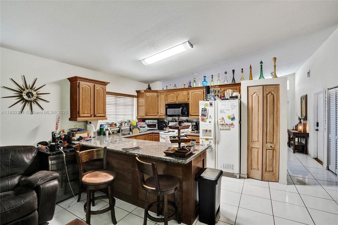 Недавно продано: $549,900 (3 спален, 2 ванн, 1562 Квадратных фут)