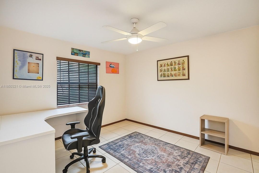 Недавно продано: $549,900 (3 спален, 2 ванн, 1562 Квадратных фут)